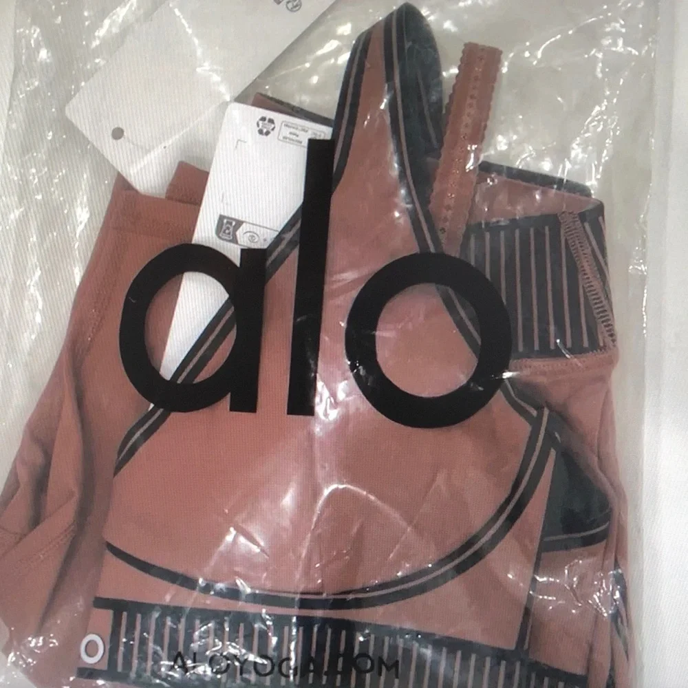 ALO Yoga Rust Active Set with Black Trim - Bra & Leggings
